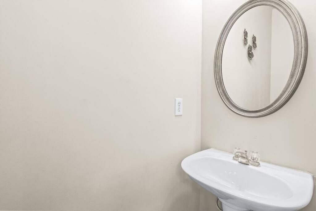 Charming Multilevel 4 Bedroom Townhouse แอตแลนตา ภายนอก รูปภาพ