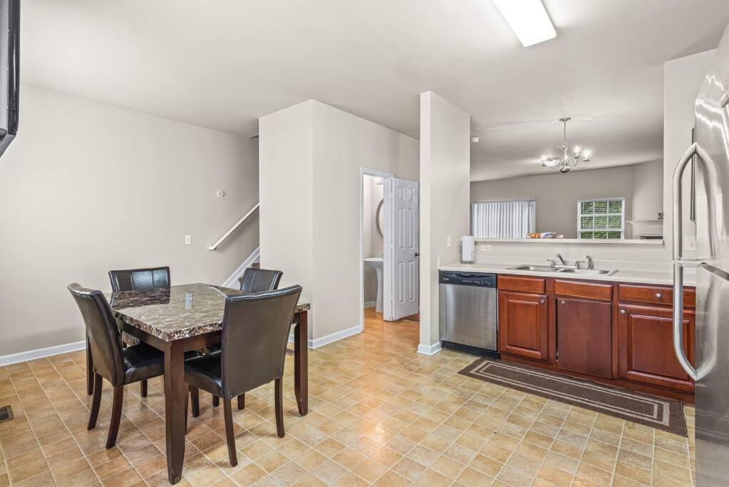 Charming Multilevel 4 Bedroom Townhouse แอตแลนตา ภายนอก รูปภาพ